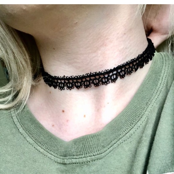 Lace Choker Necklace With Gold Spring Ring Clasp - Picture 4 of 4